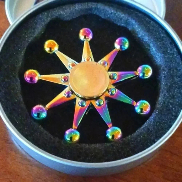 NWT...metal holographic nautical fidget star.. - Picture 1 of 3